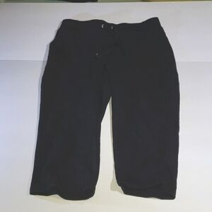 Croft&Barrow active wear women's capri shorts, size M, black.